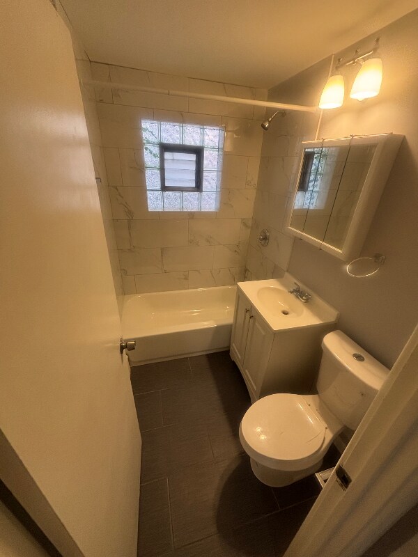 Photo - 7455 S Saginaw Ave Unidad 3c