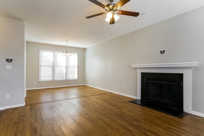 Photo - 4708 Easthampton Dr