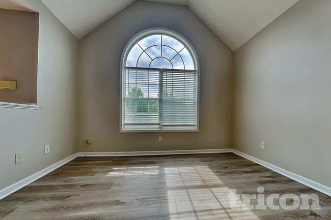 Photo - 660 Tipperary Rd