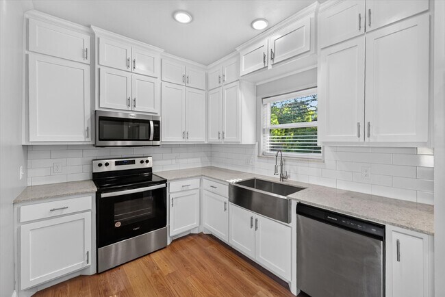 992 S 6th Ave