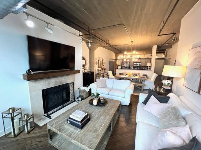 Photo - 411 W Ontario St Unidad 525