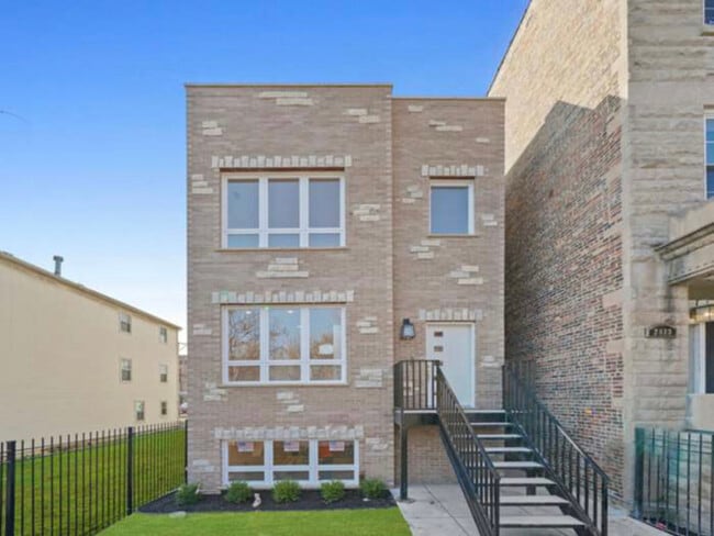Building Photo - 2811 W Jackson Blvd Rental