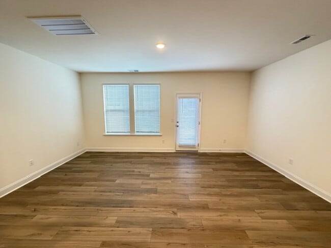 Photo - Mebane / Townhouse