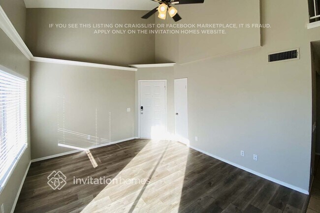 Photo - 1966 N Blackstone Dr