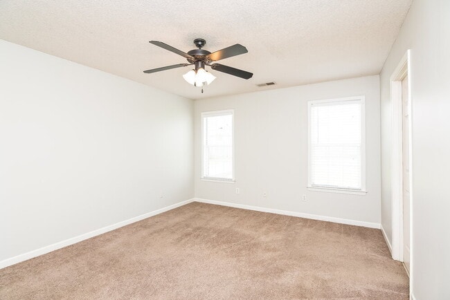 Photo - 1851 Timber Way N