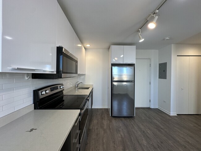 Photo - 940 W Winona St Unit 018