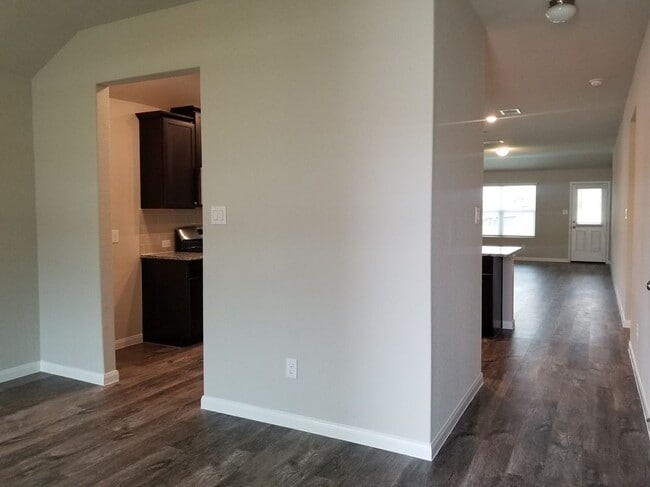 Photo - 6035 Akin Pl