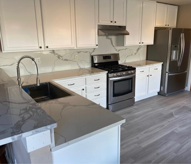 Photo - 2404 SE 2nd Ct