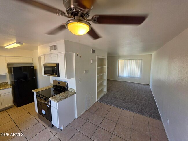 Photo - 731 E Vaughn Dr