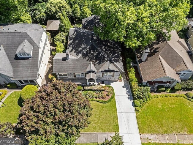 Photo - 663 Yorkshire Rd NE