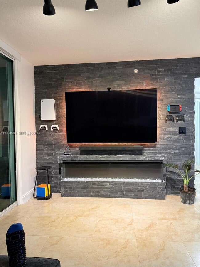 Photo - 31 SE 5th St Unidad 2907