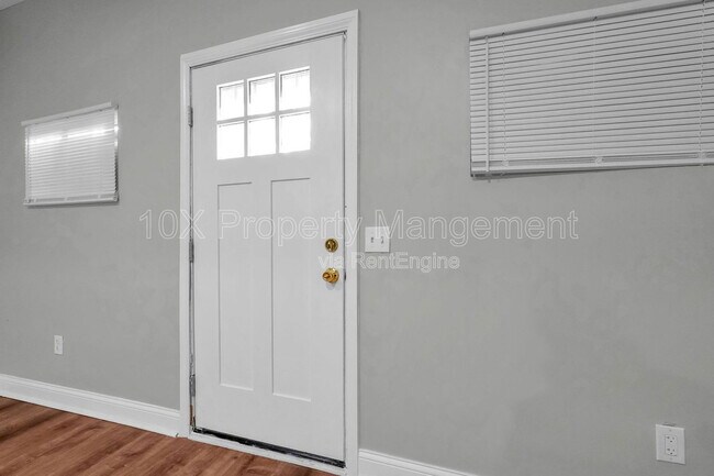 Photo - 556 E Whittier St