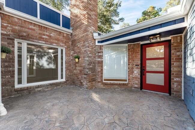 Photo - 33 Crystal Lake Ln