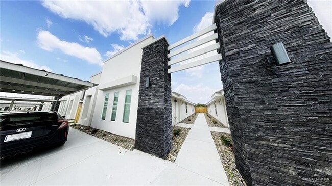 Building Photo - 2012 Summerland Ln Unit 3 Rental