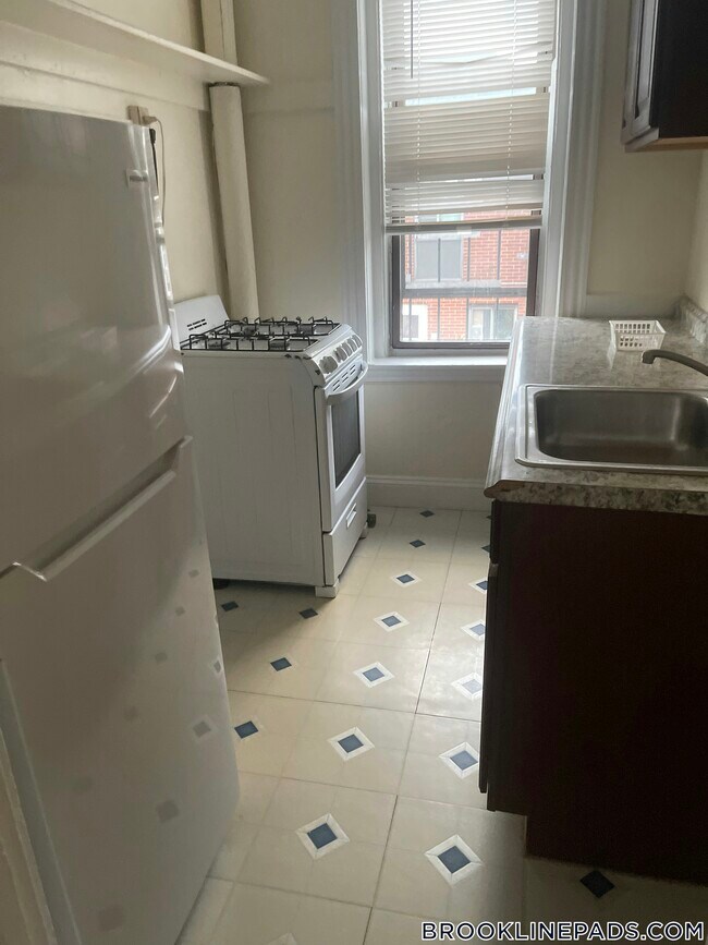 360 Riverway Unit 11