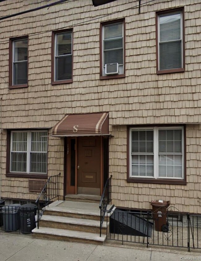 Photo - 19-39 Gates Ave