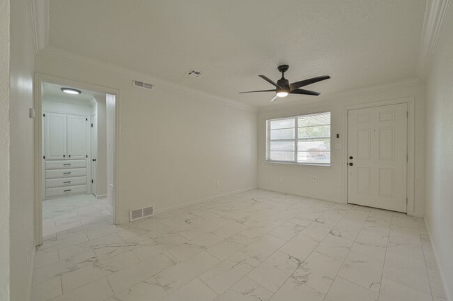 Photo - 3912 Parkwoods Ln