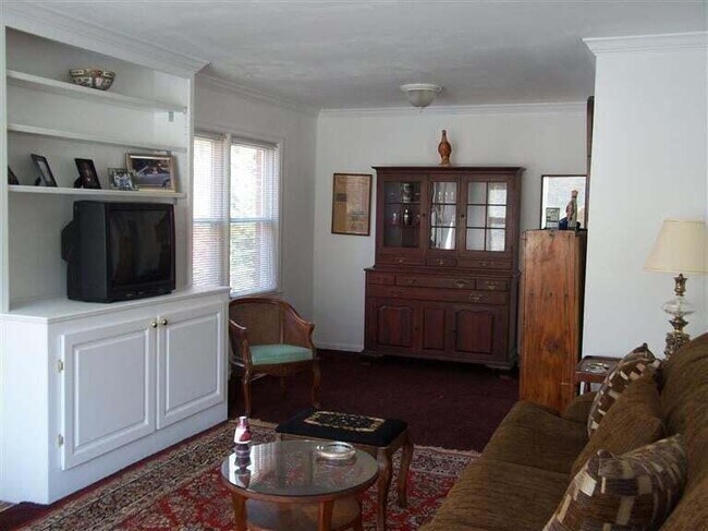 Photo - 341 Hollyhill Dr
