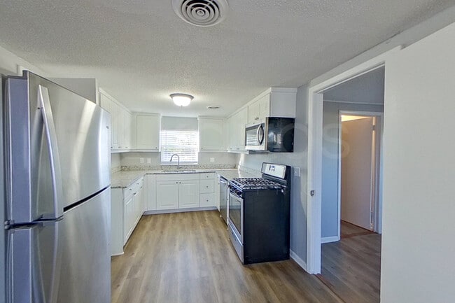 Photo - 208 4th Ave