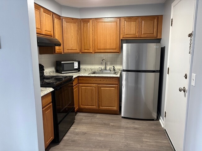 Building Photo - 90 Ford St Unit 19