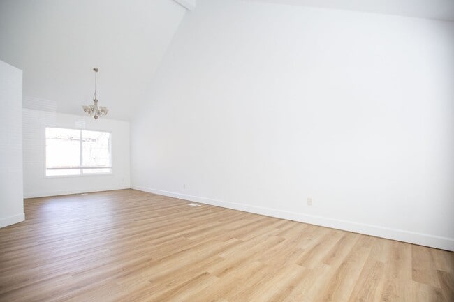 Photo - Spacious 3 Bedroom Home near Schools