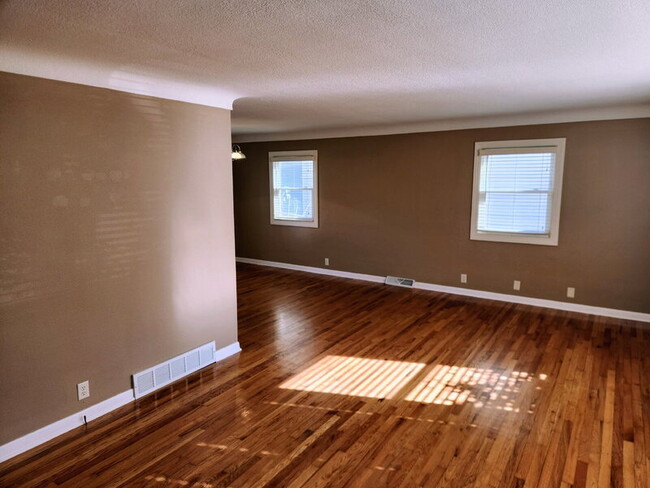 Photo - 5513 Forest Ave