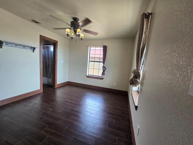 Photo - 143 Spring Hollow Trail