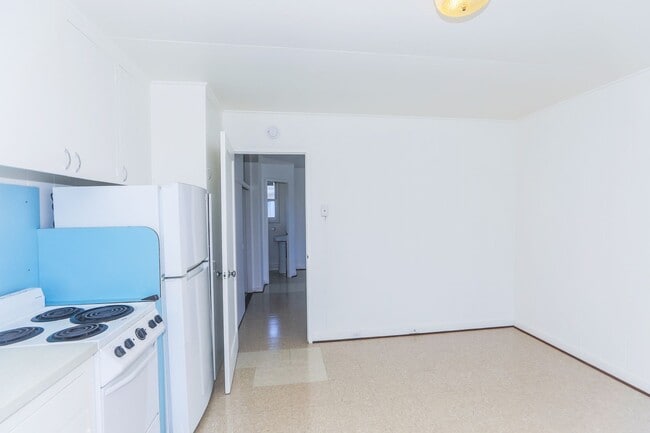 Photo - Waiola - upstairs 1 bedroom with 1 parking - window air conditioner in bedroom..