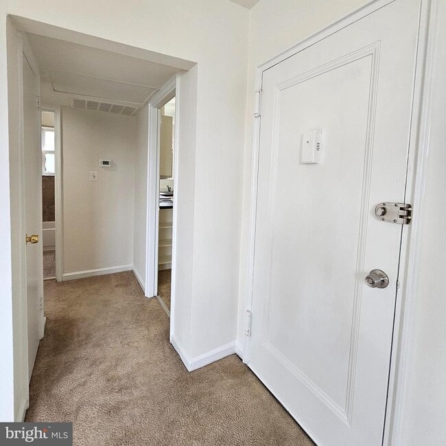 Building Photo - 3045 Patrick Henry Dr Unit 301