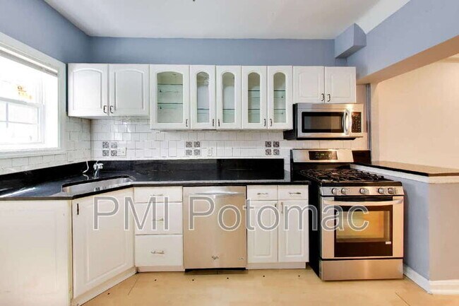 Photo - 821 12th St NE