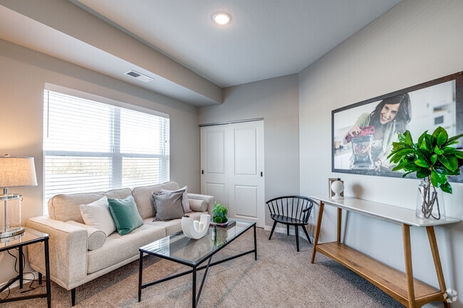 2BR, 1BA 896SF Beechnut