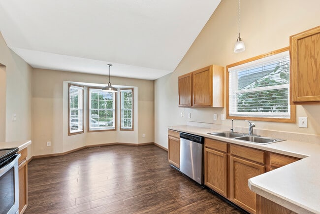 Photo - 77 W Fieldstone