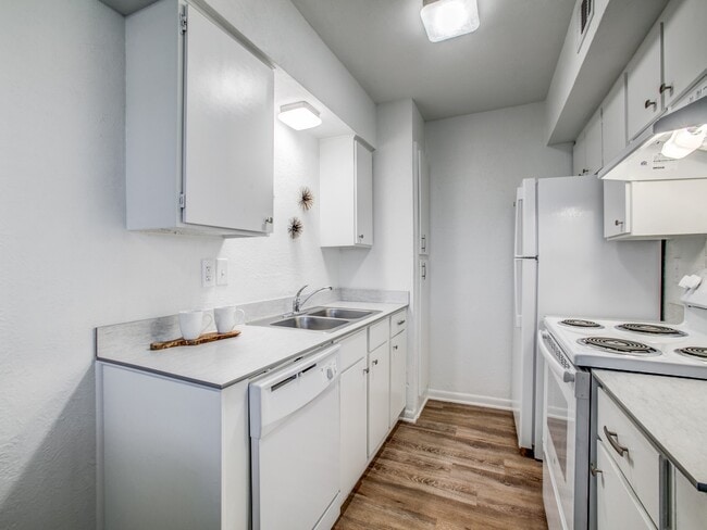 Photo - Avaya Garland