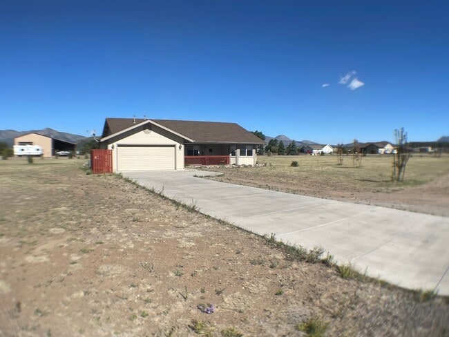 Spacious Single-Level Home in Desirable Do... - Spacious Single-Level Home in Desirable Do...