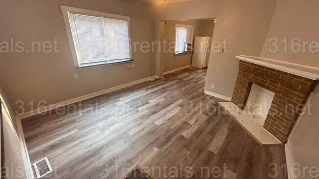 Photo - $695- 2 bed 1 bath - Newly Remodeled Duplex Unidad 317