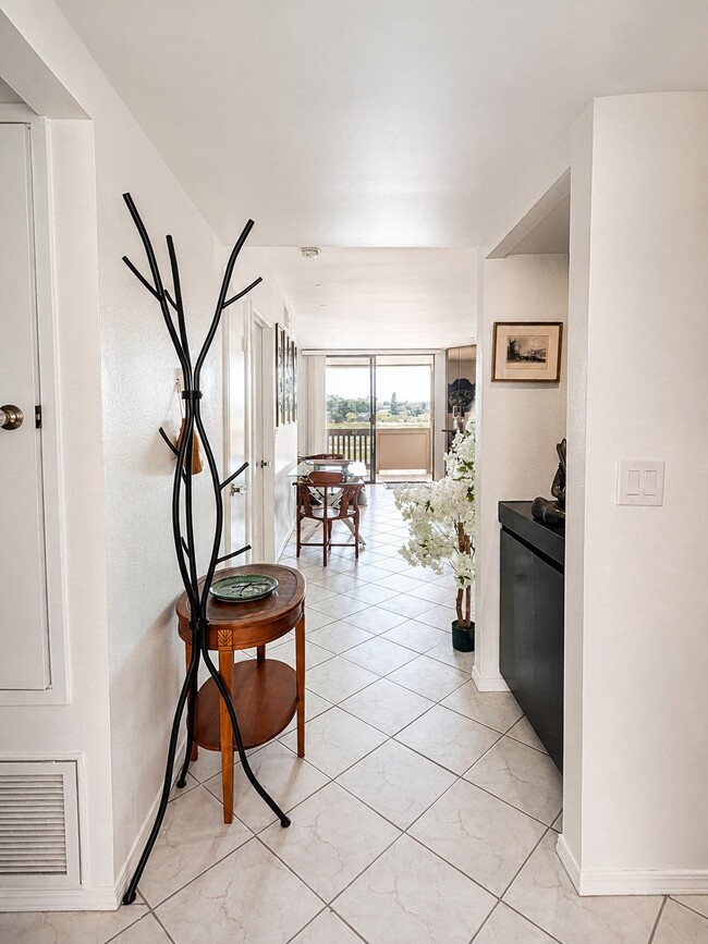 3098 Rue D’Orleans Unit 311