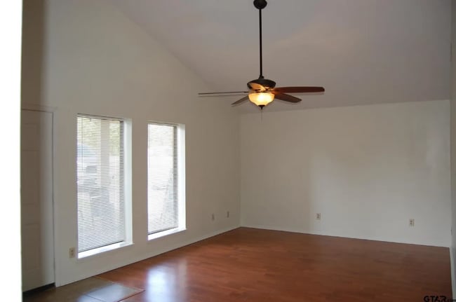 Photo - 16215 Carole Dr