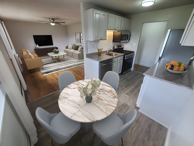 Building Photo - 113 Salmon Brook Dr Unit 70-113D