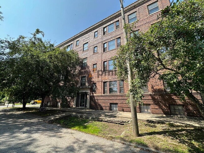 Building Photo - 710 Perry St Unit Apt 4