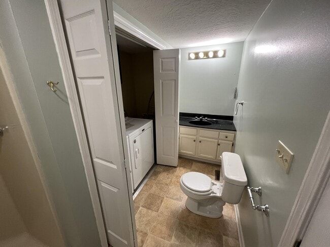 Photo - 205 Woodland St