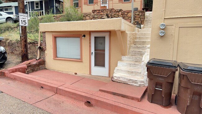 Building Photo - 206, 206 1/2 & 208 Pilot Knob Avenue Unit 206