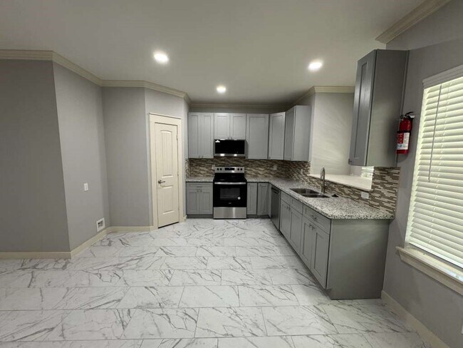 5802 Twisted Pine Ct Unit D