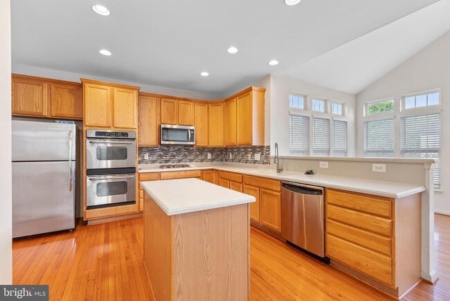 Photo - 7209 Bladen Pl