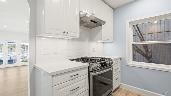 Building Photo - 833 Bridgeway Unit 5