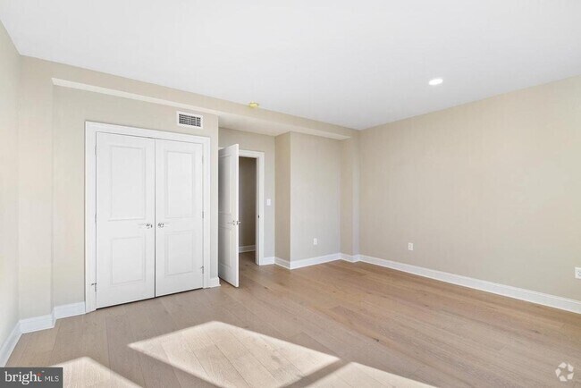 Building Photo - 2201 Pennsylvania Ave Unit 1204B Rental