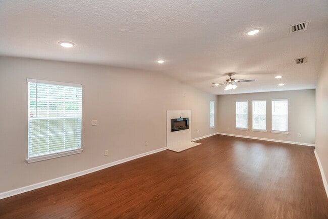 Photo - 8109 Grampell Dr