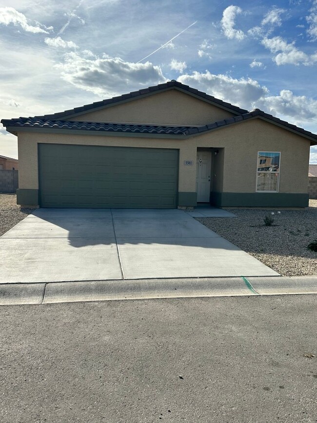 Newer home in the heart of Ft Mohave - Newer home in the heart of Ft Mohave