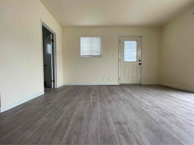 Photo - 986 Pope Way Unidad #1