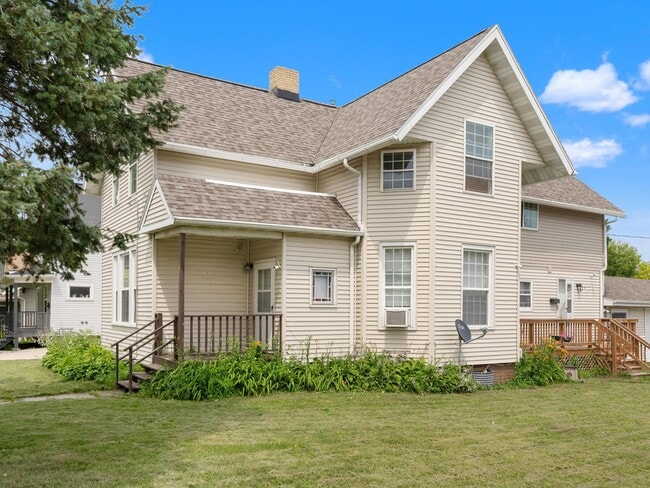 Building Photo - 720 Pine St Unit Upper