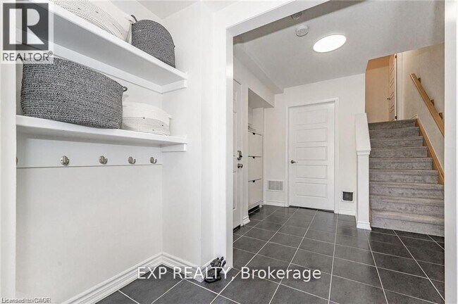 Photo - 8 Stratus St
